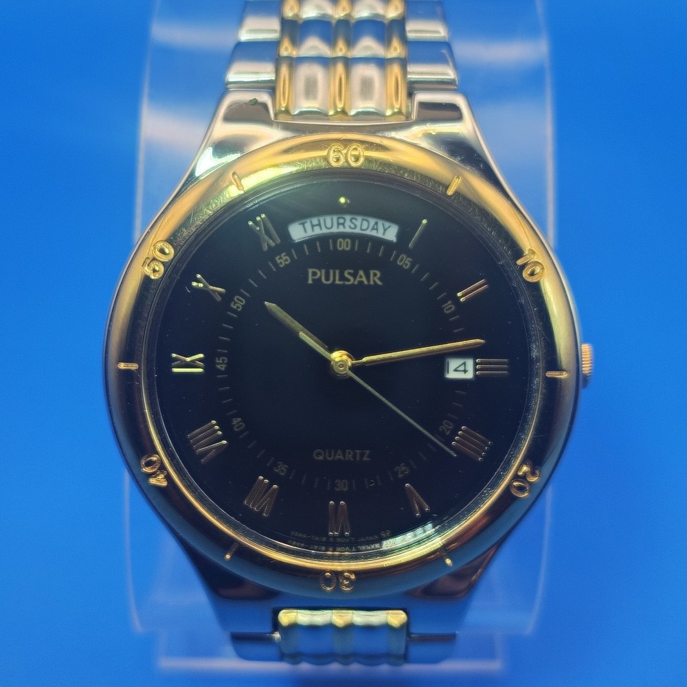 Vintage 1988 Pulsar by Seiko Day Date 35mm Mens Quartz Dress Watch Full Box Set